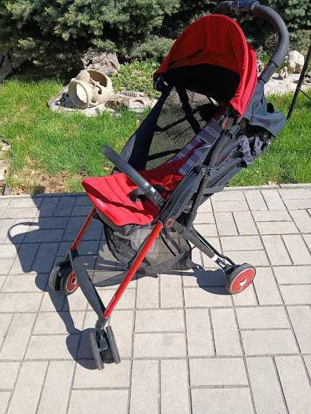 Детская прогулочная коляска  Combi