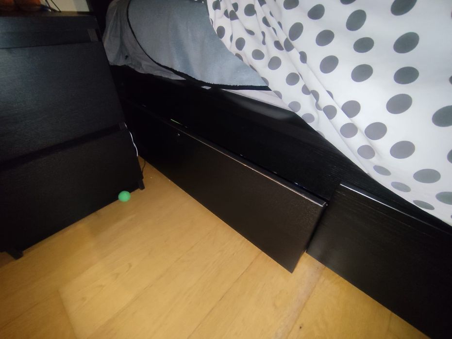 Cama Malm Preta 160x200 + mesas de cabeceira
Estrutura cama c/arrumaçã