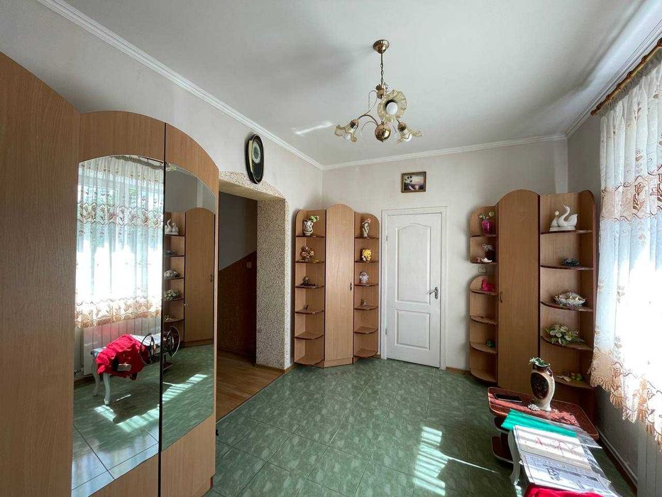 Доглянутий будинок в центрі Тлумача_В