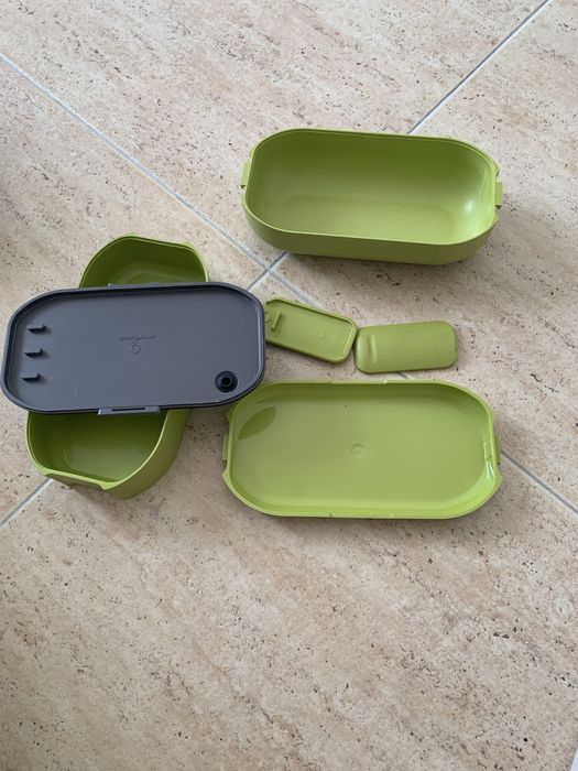 Colheres de pau, concha, sacos congelamento, marmita, copo com tampa, pega de forno - tesoura de salada - separador de talheres - dou 0€