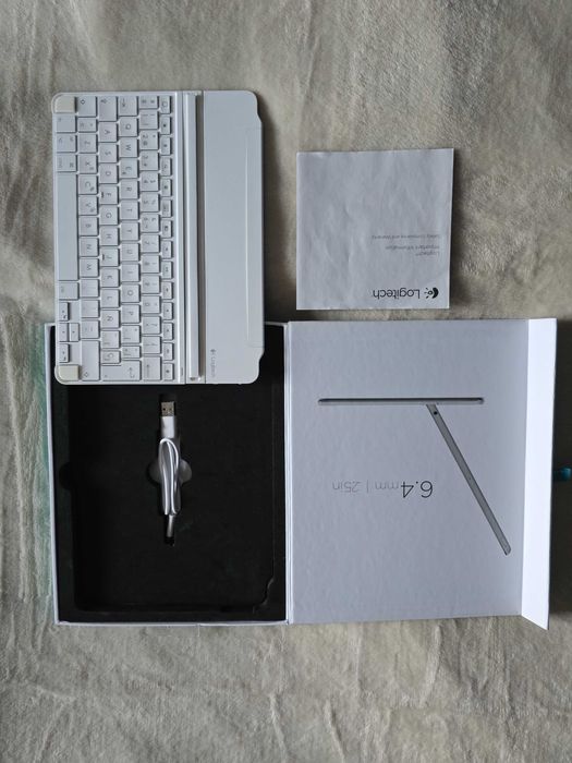 Logitech Ultrathin Klawiatura Pokrowiec dla iPad Air (biała) Bluetooth