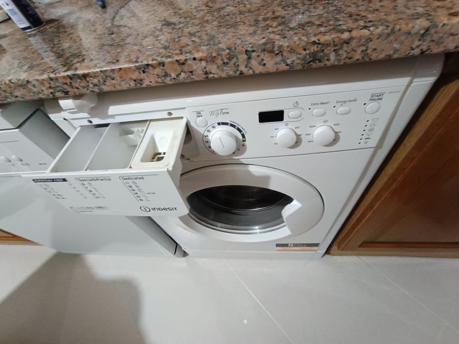 Máquina de Lavar Roupa Indesit – 6 kg, 1000 rpm