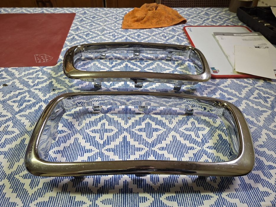 Obramowanie nerki BMW E38 chrom