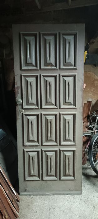 Portas de madeira maciça para interior e exterior