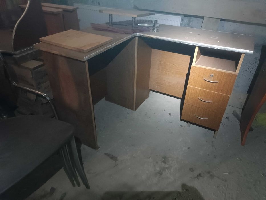 столи та тумби для дому і офісу