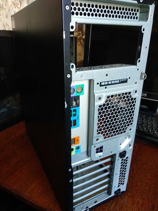 корпус от HP Z440 c фронт панелью