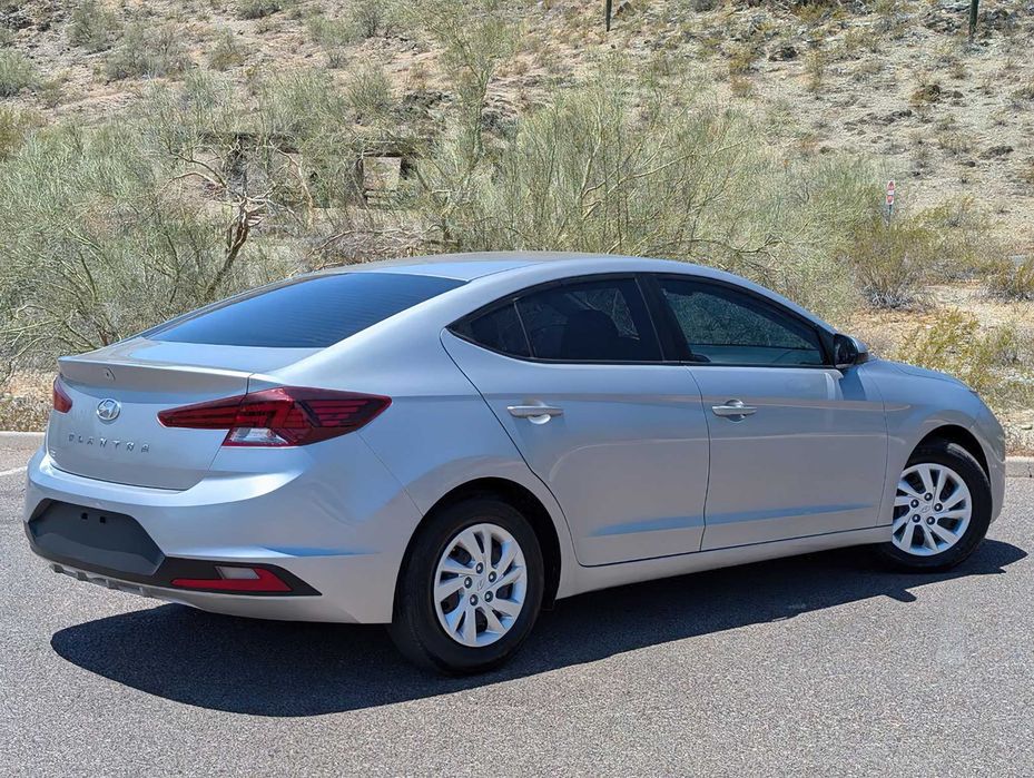 Hyundai Elantra      2020