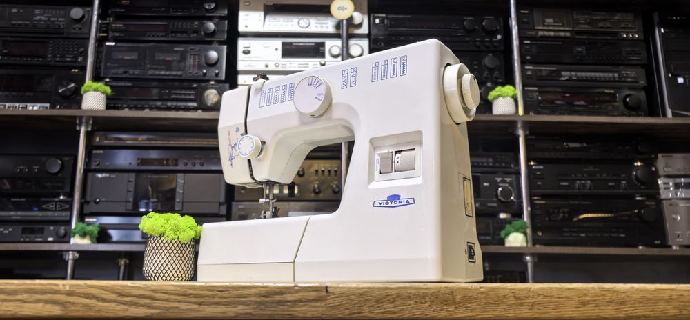 Швейна машинка Victoria 7640/педаль