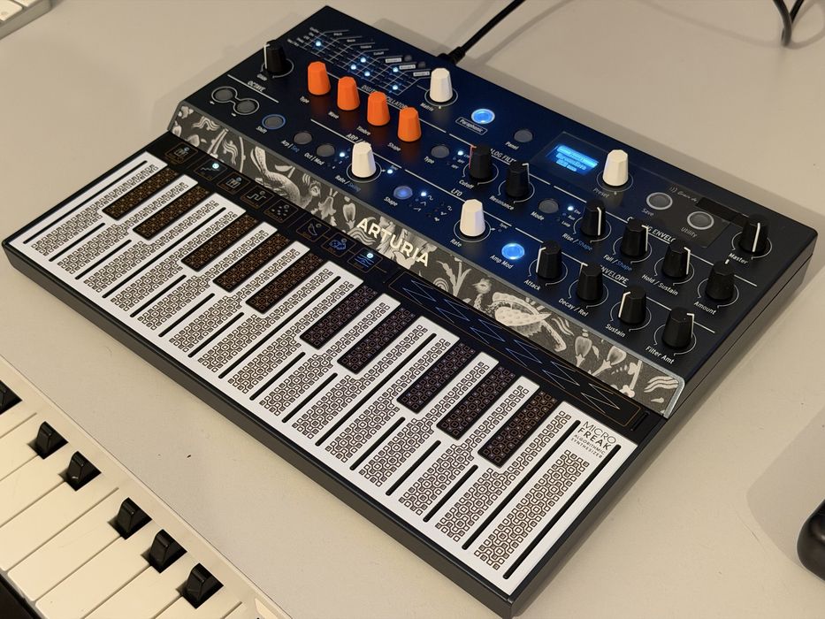 Arturia Microfreak + decksaver / jak nowy