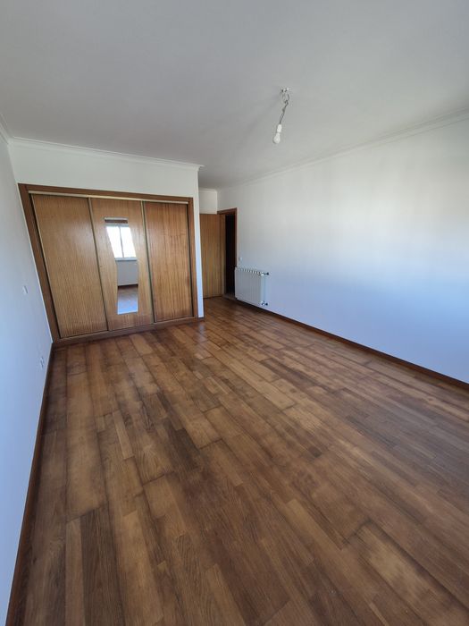 Vende-se apartamento T2 com 2 WC na Malaposta (Cruz da Areia)