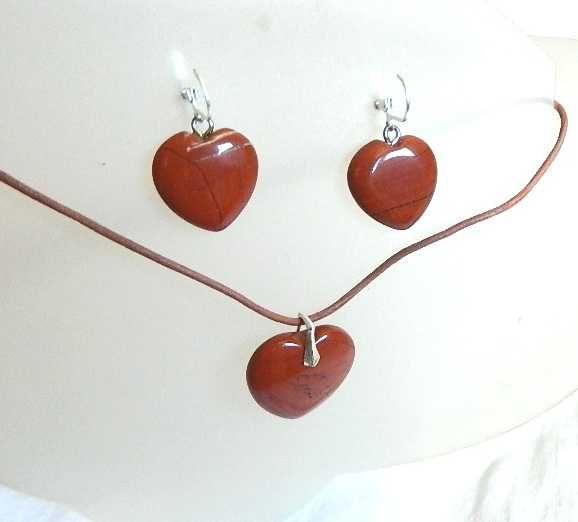 Trzy serduszka, moikait czerwony, zestaw biżuterii w srebrze