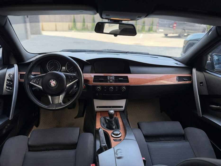 Продам BMW e61 2.5 бенз