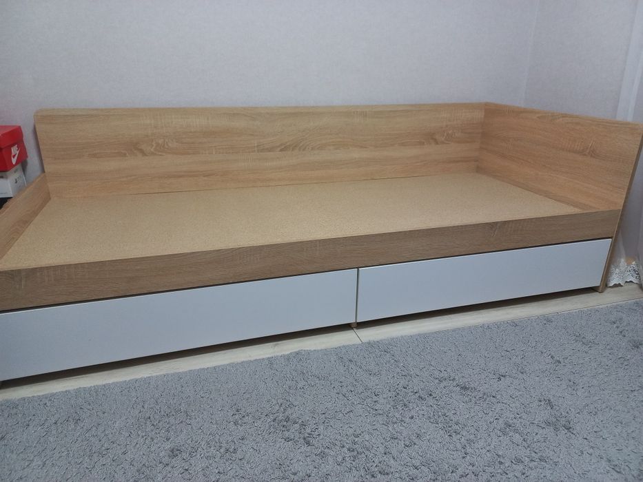 Продам односпальне ліжко з матрацом