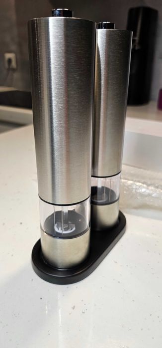 Elektryczny zestaw do mielenia soli i pieprzu