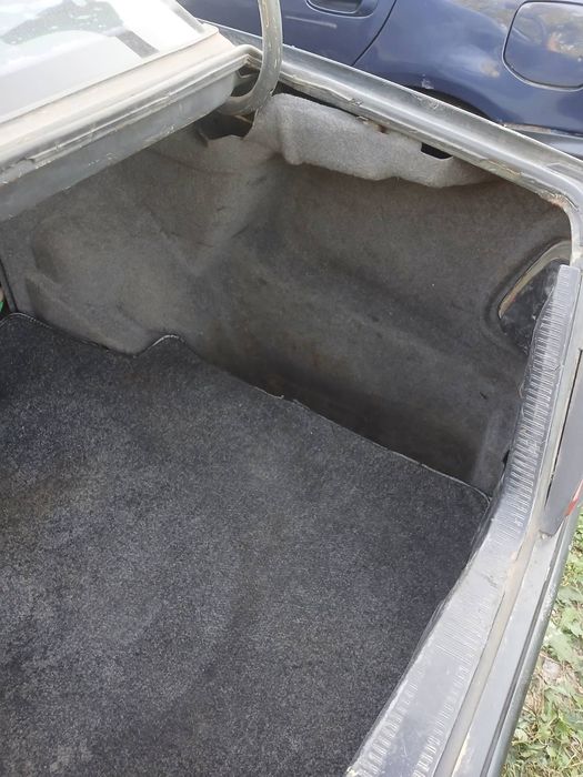 Обшивка багажника Mercedes Benz W124