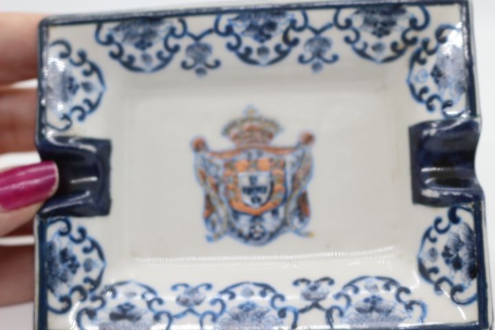 Cinzeiro em Porcelana Chinesa com Brasão D. Luiz XX