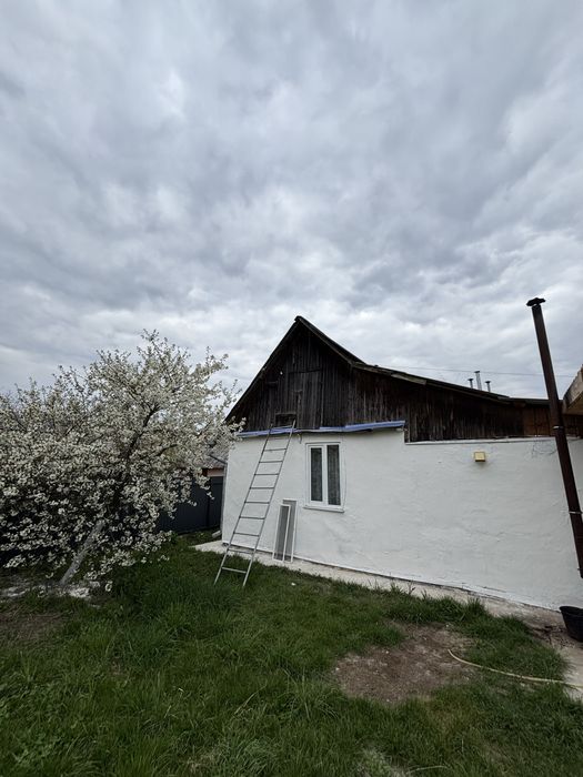 р Продам частину  будинку у Клевані