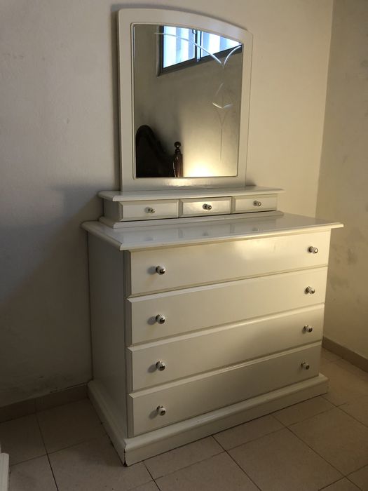 1 Cómoda + 2 Mesas de Cabeceira