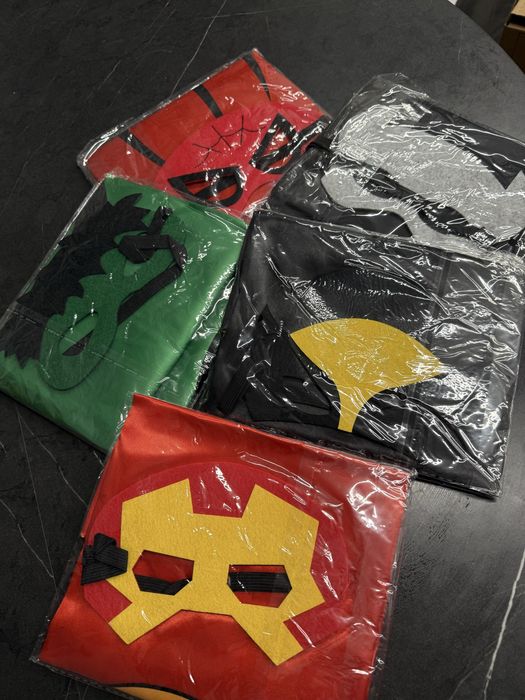 Дитячий карнавальний костюм плащ, маска і браслет