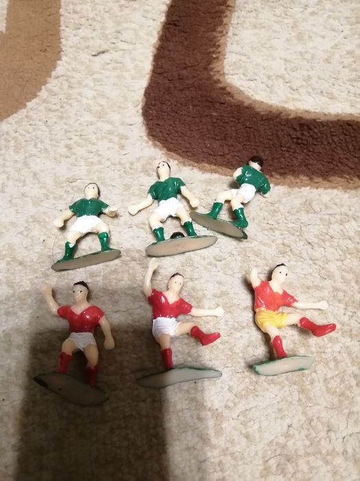 Figurki piłkarzy.