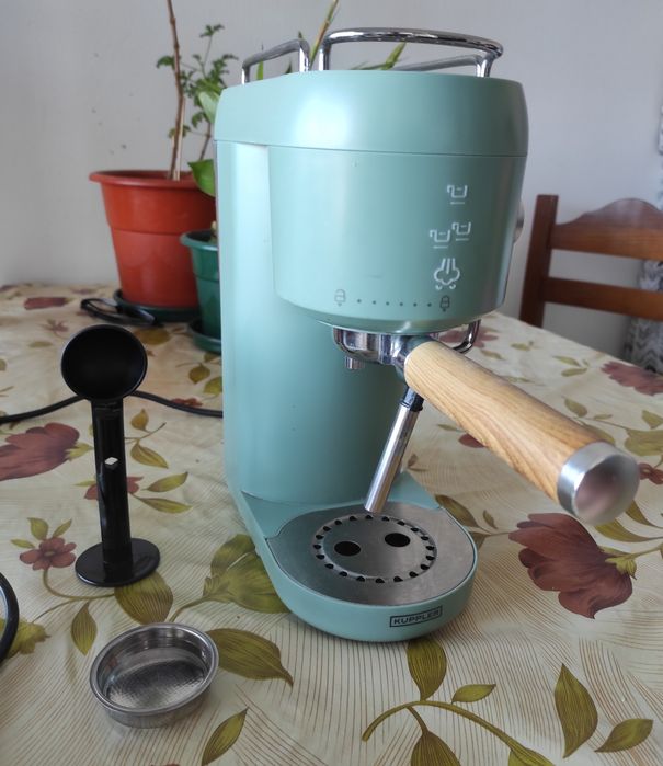Máquina de café expresso kunft. Funciona perfeitamente.