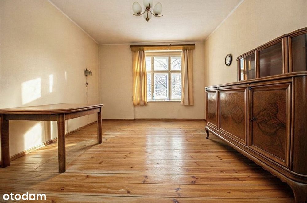 widok na zielone podwórko, cegła, 1 piętro, rozkła