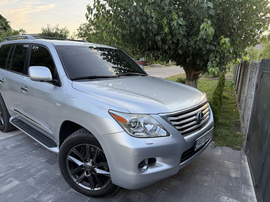 Машина Lexus lx 570