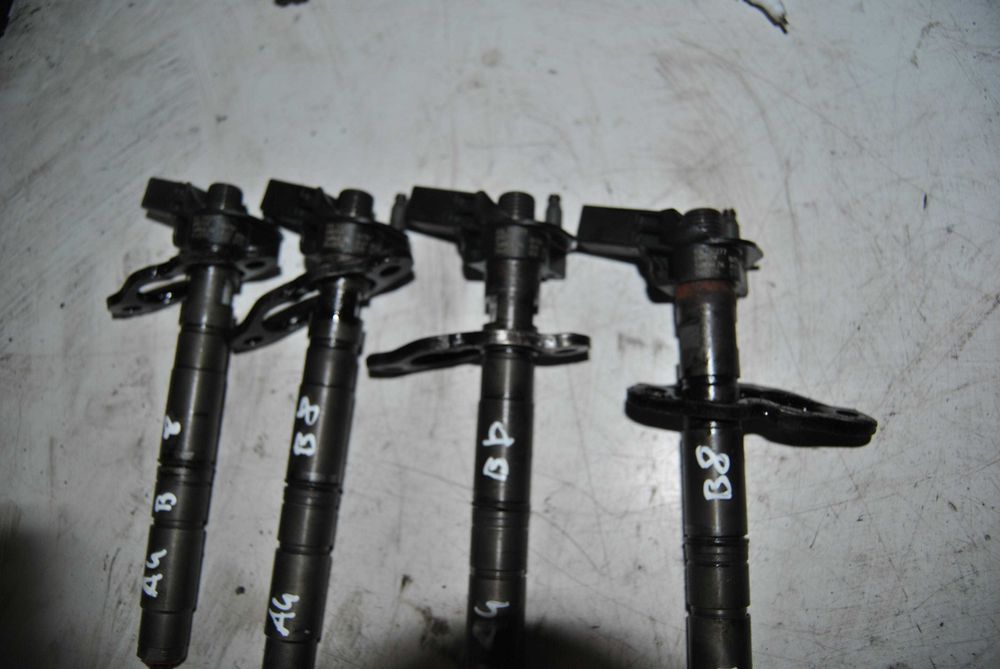 Wtrysk wtryskiwacz Audi A4 B8 2.0 TDi