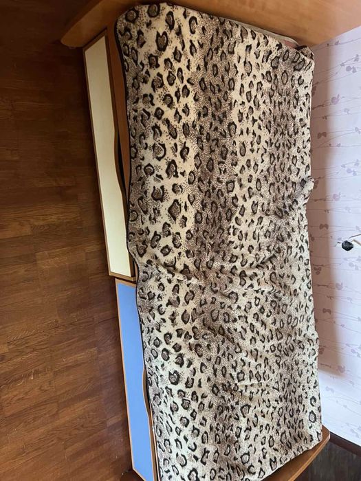 Кровать полуторная Срочно поодам