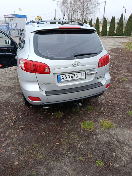 Продається Hyundai Santa FE надійне, обслужена сімейне авто.