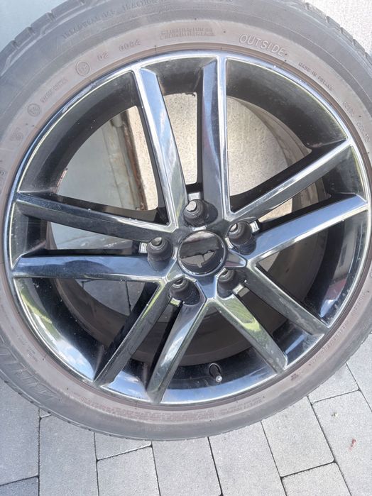 Felgi aluminiowe z oponami letnimi