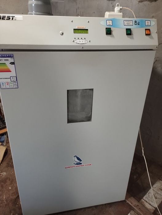 Інкубатор Бест 1000-1200