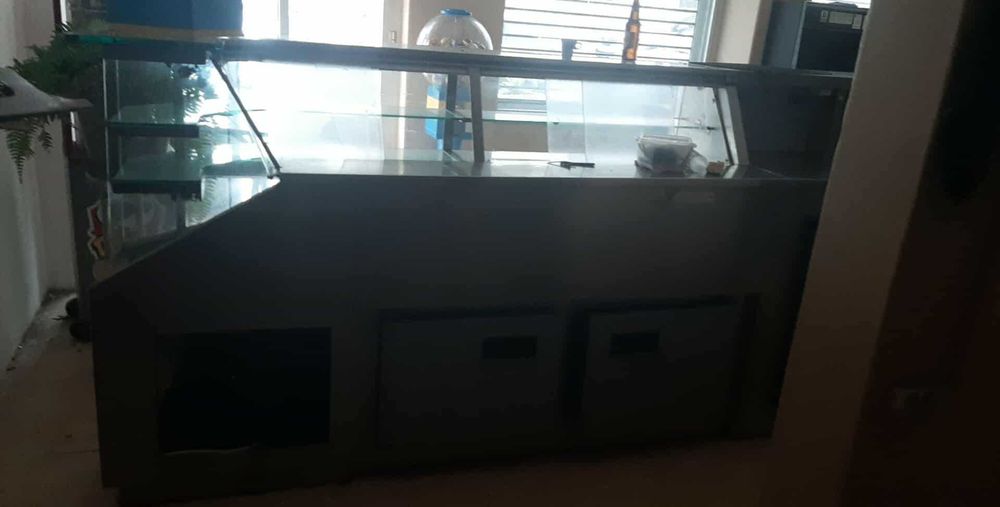 Venda de balcão semi novo