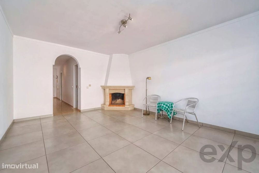 Moradia T2+1 com quintal e terraços com vista mar em Olhão, junto à Ri