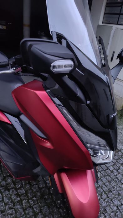 Honda Forza 125, impecável
