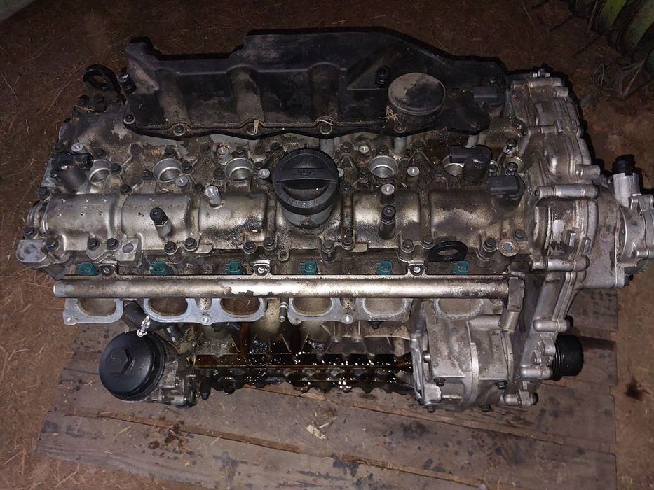 Silnik Volvo 3.2 B6324S5 uszkodzony. Głowica, miska olejowa Na czesci.