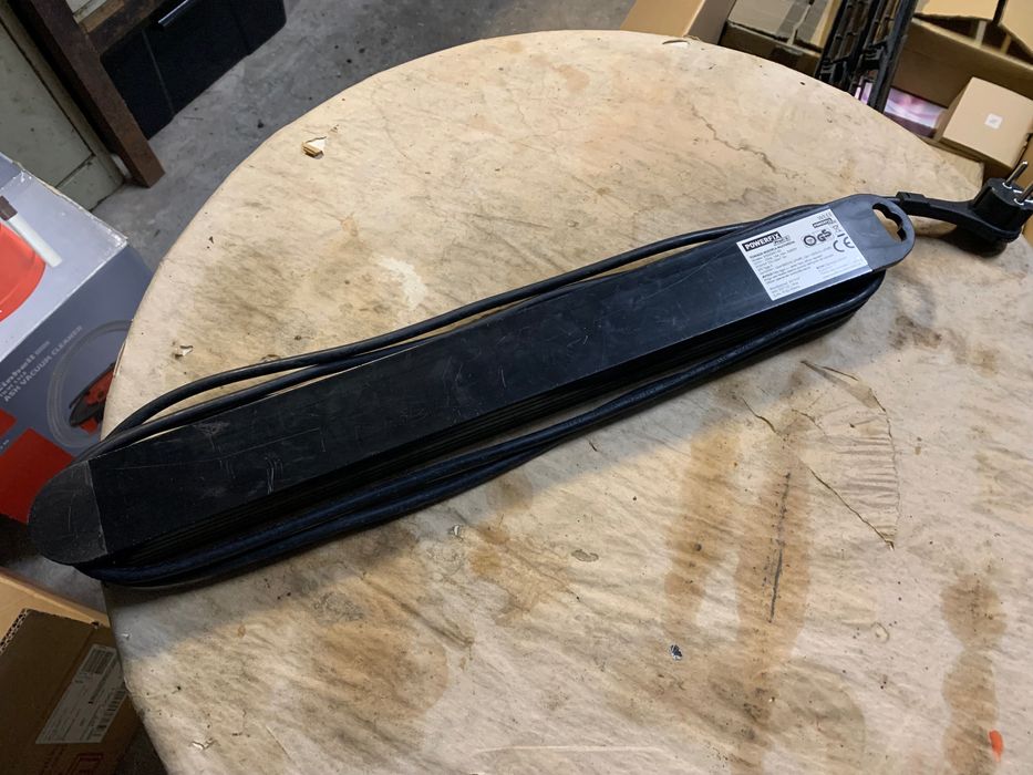 Extensão 8 tomadas com interruptor e proteção 3m