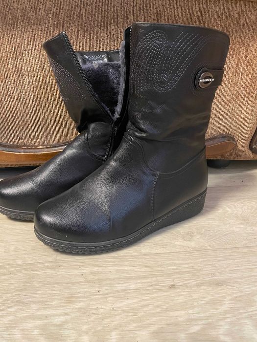 Продамі жіночі зимові сапожки , в дуже гарному стані