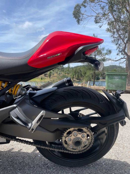 Ducati Monster 1200S