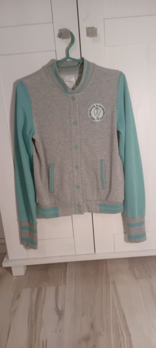 Bluza sportowa z naszywką