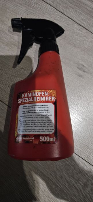 Niemiecki      środek do czyszczenia szyb kominka i pieca, 500 ml