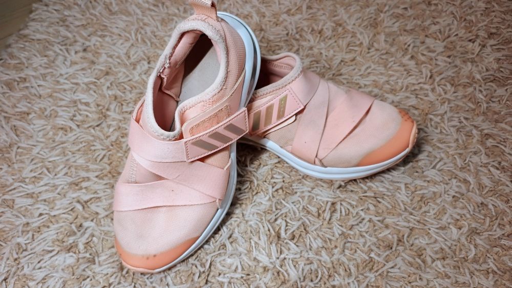 Кросівки Adidas для дівчинки 34 р.