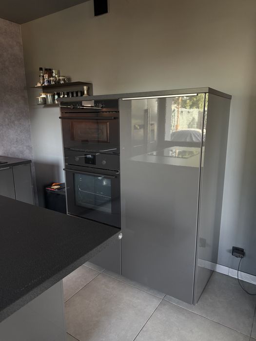 Kuchnia IKEA z wyspą + AGD + lodówka Side by Side – komplet