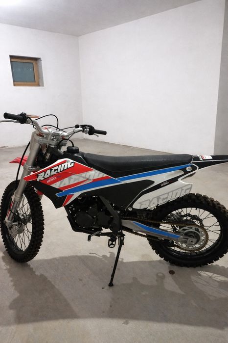 Moto enduro 250cc