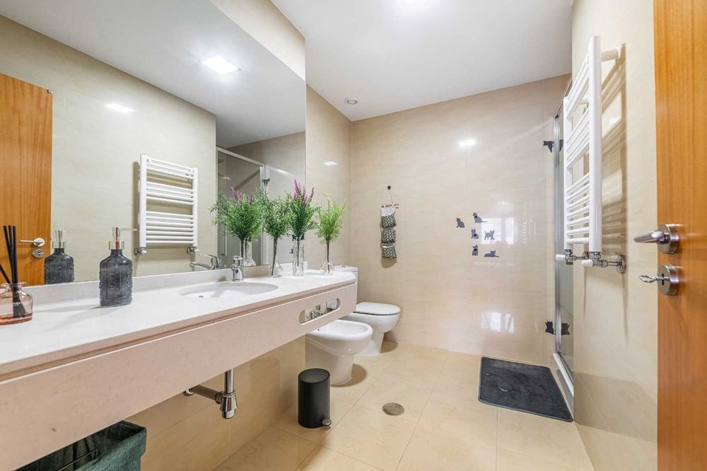 Apartamento  T4 com areas de moradia