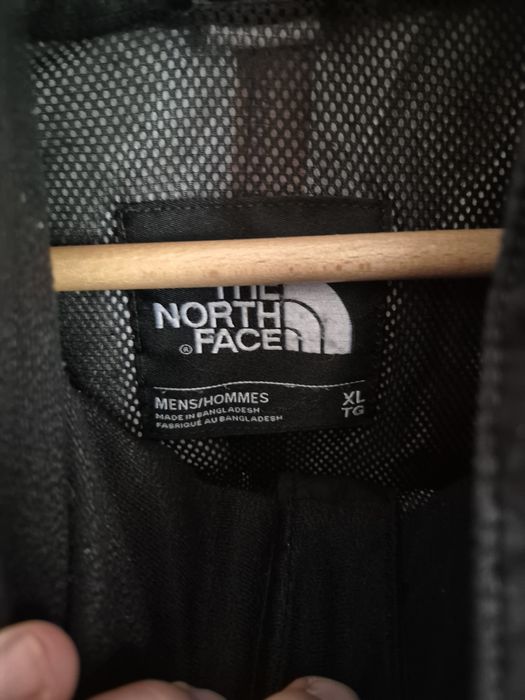 Чорна чоловіча вітровка The north face