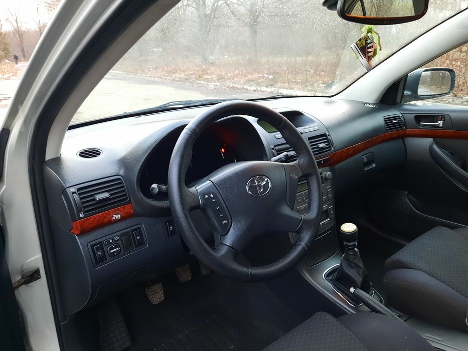 Продам Toyota avensis