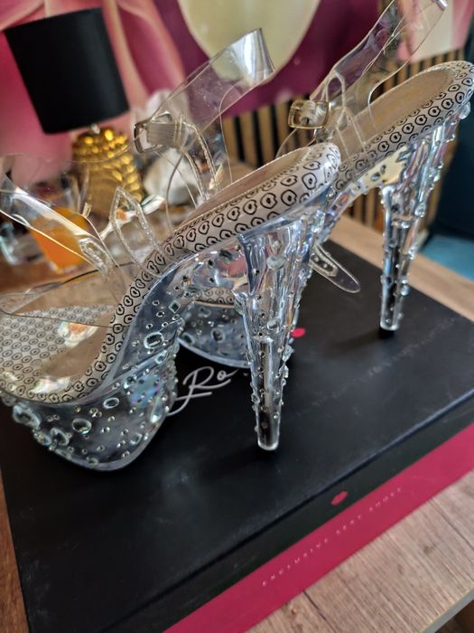 Sprzedam  buty na platformie