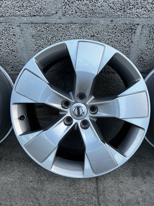 Oryginalne Alufelgi R18 5x108 volvo XC 40 60 90 V90 7,5J ET 50,5