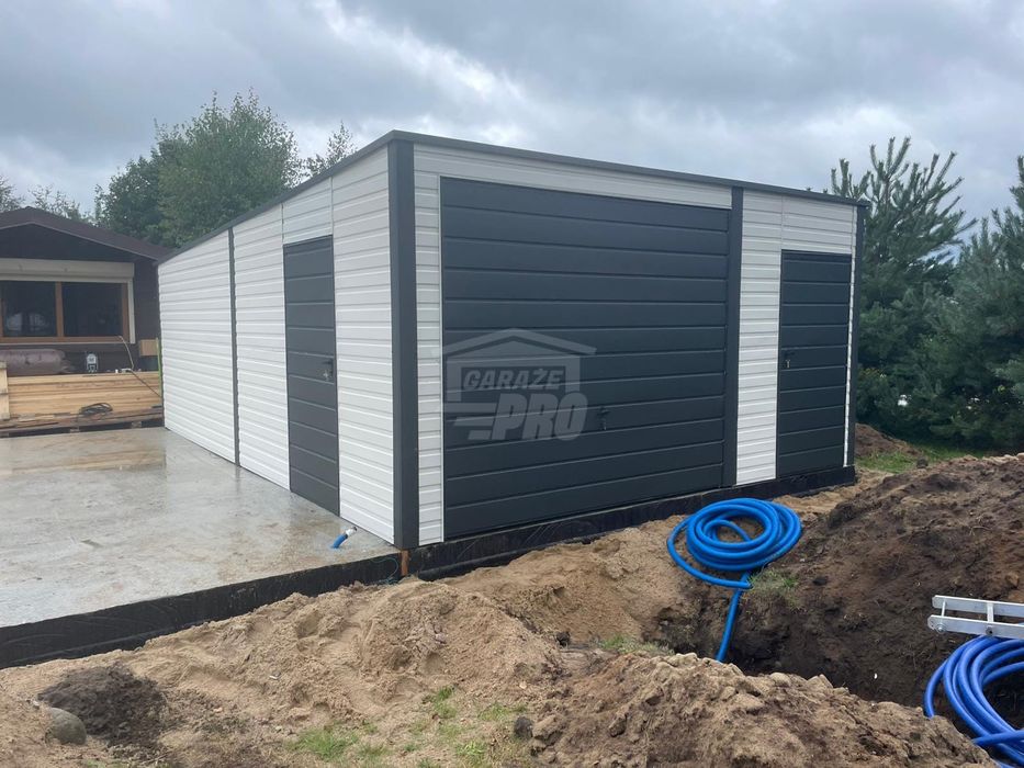 Garaż blaszany 5x6m - brama  uchylna antracyt - biały   GP679